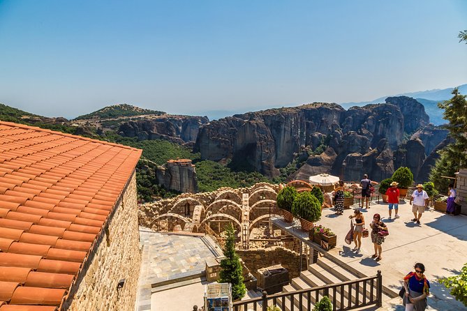 Athens: Meteora Monasteries, Hermit Caves Tour with Pickup - Arriving in Kalambaka and switching vehicles