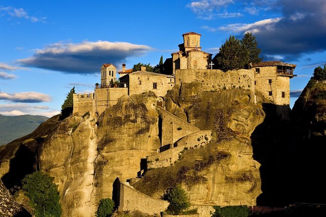 Athens: Meteora Monasteries, Hermit Caves Tour with Pickup - Varlaam Monastery and the story of hauling stone uphill