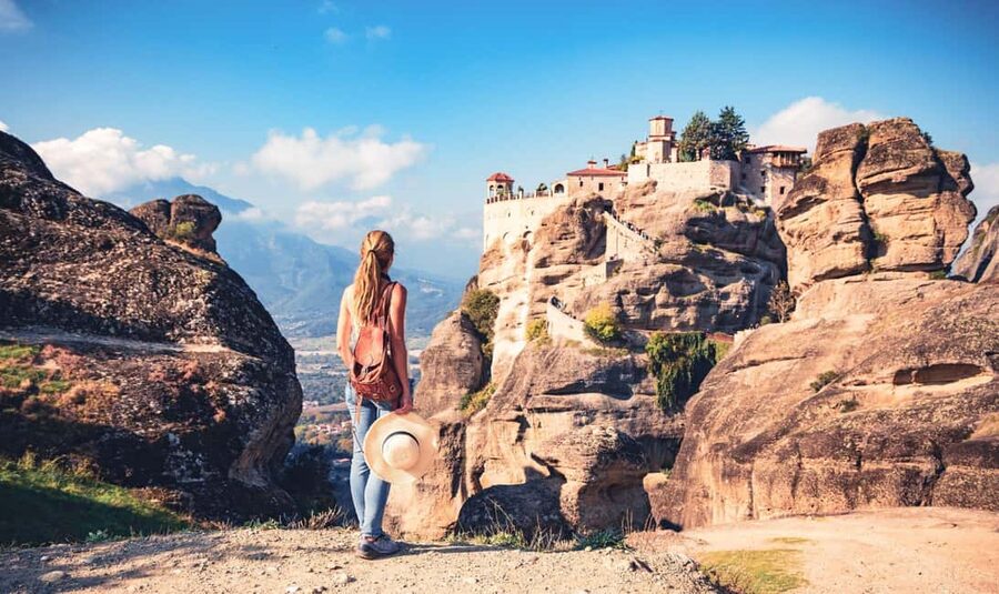 Athens: Meteora Tour with Local Guide and Greek Lunch - The 7:45 AM start across from Larissa Station