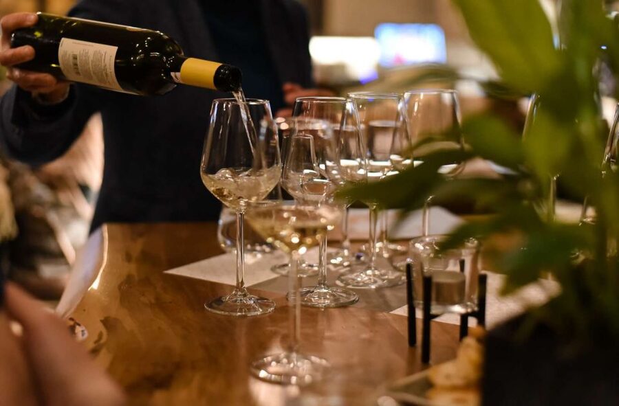 Athens: Premium Food and Wine Tasting Tour in the evening - How the guides affect the experience
