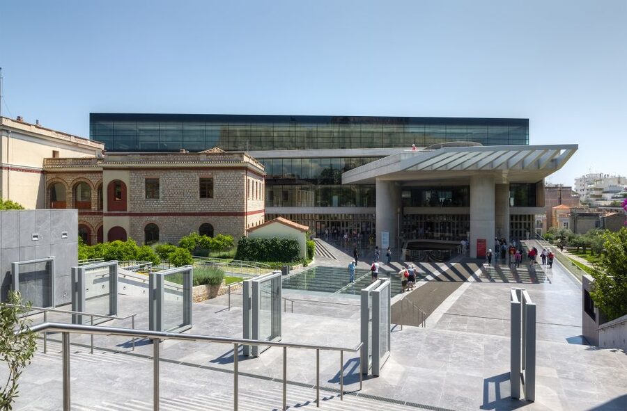 Athens Private Tours: Acropolis and Acropolis Museum - The guide makes the largest difference