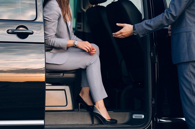 Athens Private Transfer: Piraeus Cruise Port to Central Athens - Punctuality is usually the key success factor