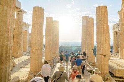 Athens Private Walking Tour: Acropolis monuments, Plaka and local food