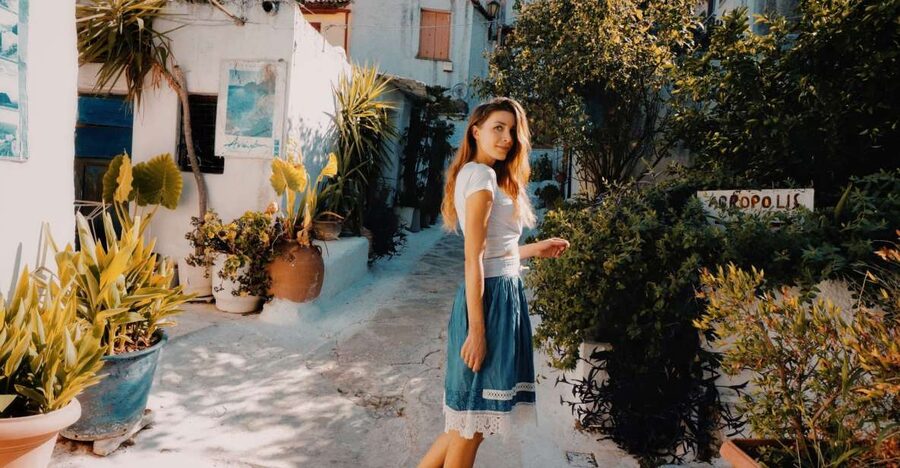 Athens: Professional photoshoot at Anafiotika Village - Key points to know before booking