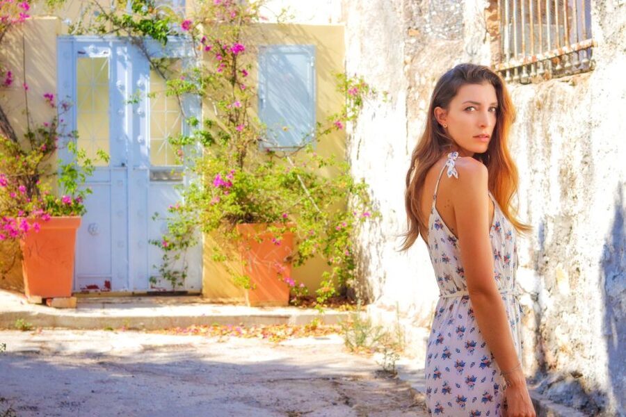 Athens: Professional photoshoot at Anafiotika Village - What the high rating means for your decision