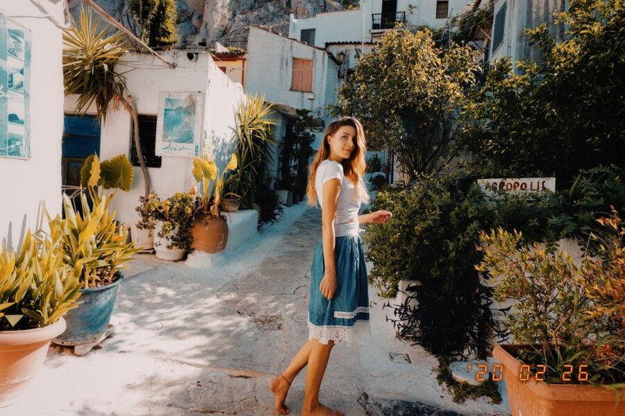 Athens: Professional photoshoot at Anafiotika Village - Meeting at Saint Nicholas Rangavas Church