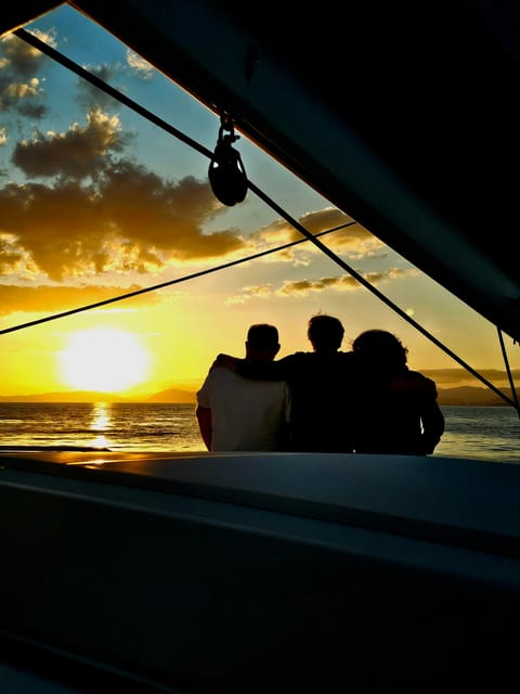 Athens: Riviera Catamaran Tour with Fresh Meal and Drinks - Why the seven-dish lunch matters