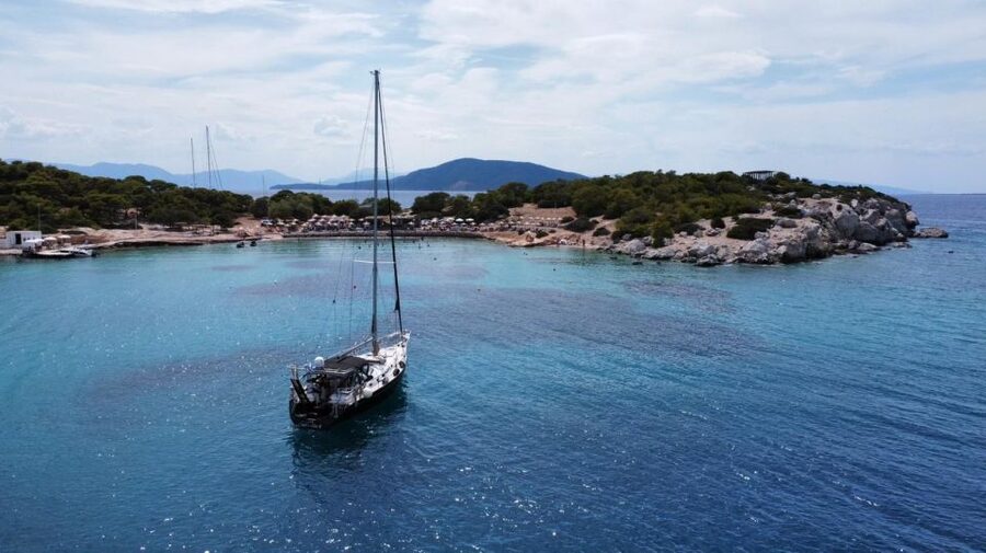 Athens Riviera: Private daily sailing cruise with lunch - Vouliagmeni Bay and the second swim