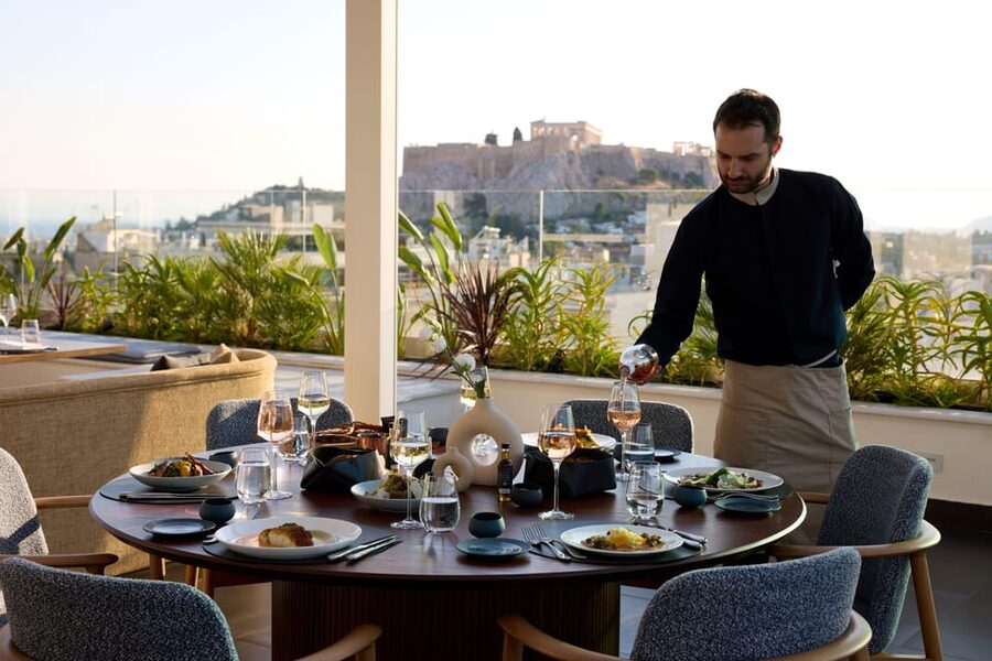 Athens: Rooftop Fine Dining at Whispers Restaurant - Starting at Amalia Hotel in Syntagma Square