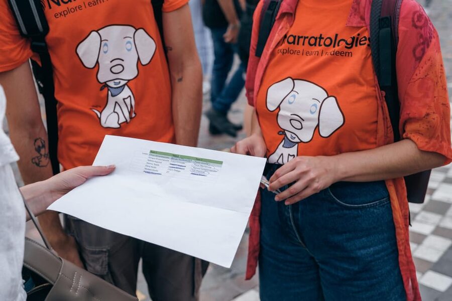 Athens: Street Art Treasure Hunt with Food Stop - How the smartphone hunt feels in practice