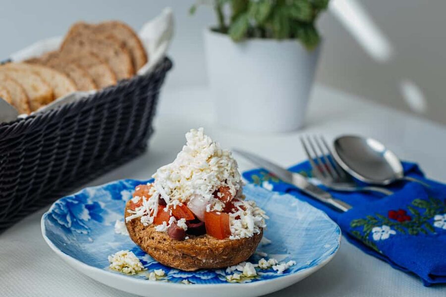 Athens: Taste of Five Signature Greek Dishes - The actor is the guide and the entertainment