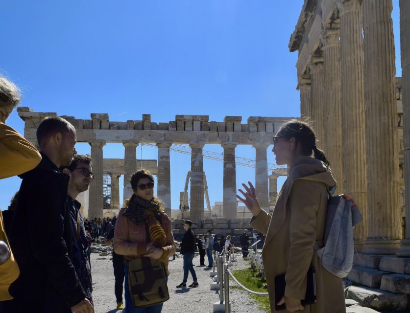 Athens: The Acropolis and Acropolis Museum Tour in Dutch - The Temple of Athena Nike and the view from the gateway