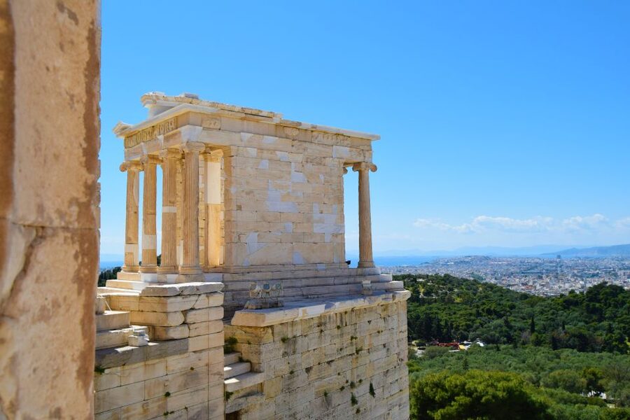 Athens: The Acropolis Guided Walking Tour in German - The Temple of Athena Nike and the Acropolis temples
