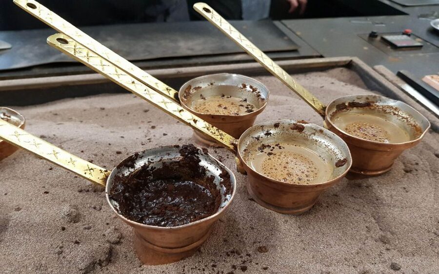 Athens: The Ultimate Food Tasting Tour - Guides, groups, and the meeting point