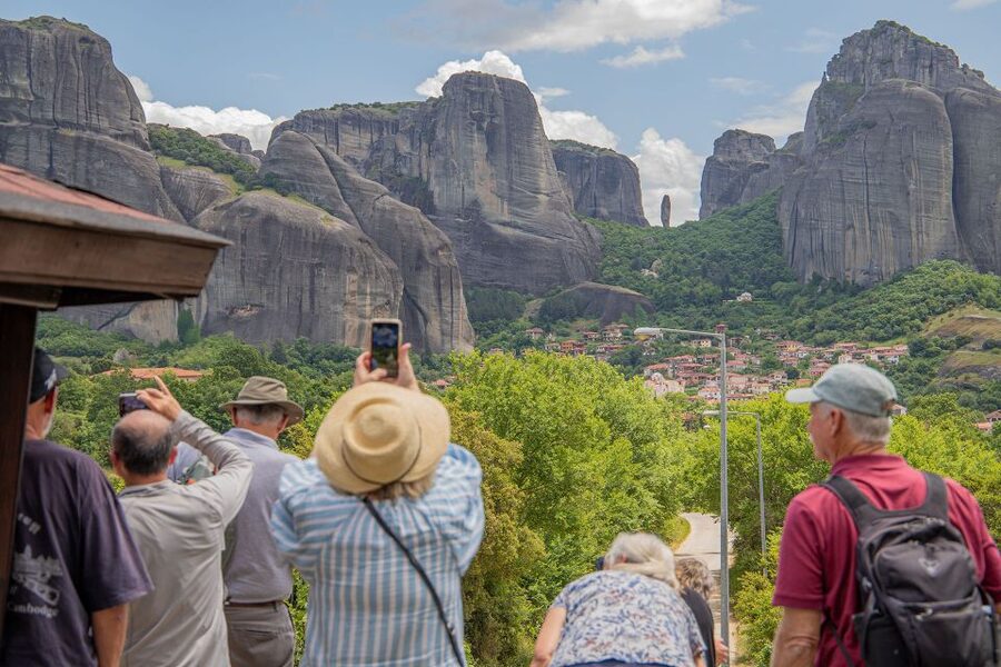 Athens to Meteora: Monasteries & Hidden Caves Bus Tour - Viewpoints, photos, and free time