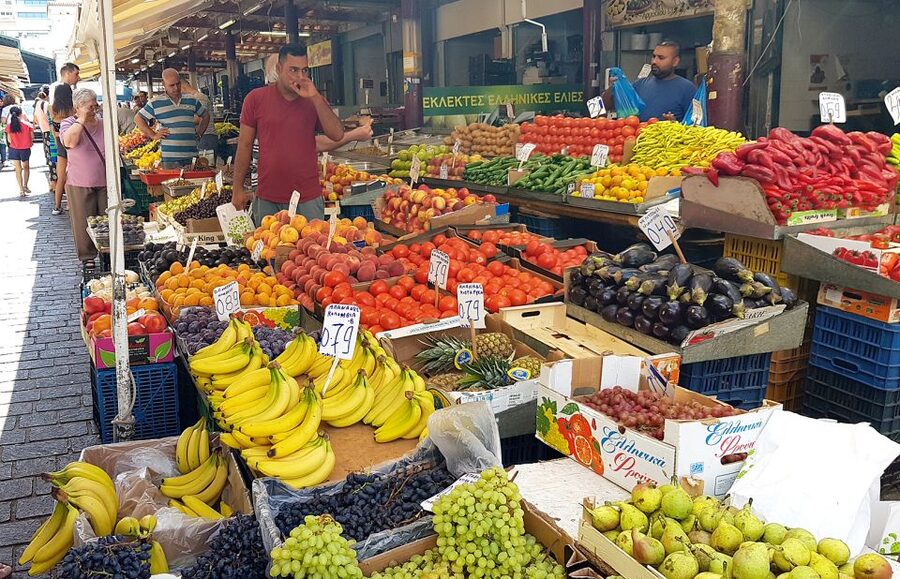 Athens: Traditional Greek food tour in hidden spots - Learning what good olive oil means