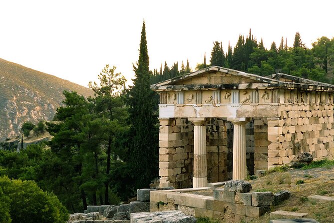 BEST PRIVATE TOUR TO DELPHI: Delphi Arachova Hosios Monastary - Arachova lunch and Pleistos valley views