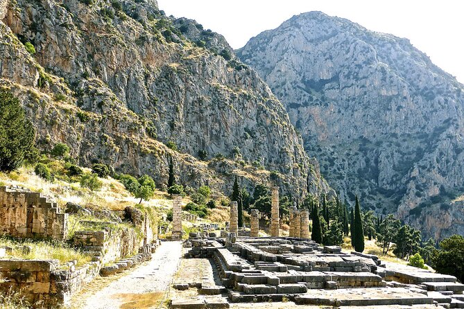 BEST PRIVATE TOUR TO DELPHI: Delphi Arachova Hosios Monastary - The drivers and the guide question