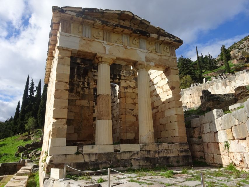 Delphi and Meteora: 2-Day Bus Tour from Athens - Why this two-day route works from Athens