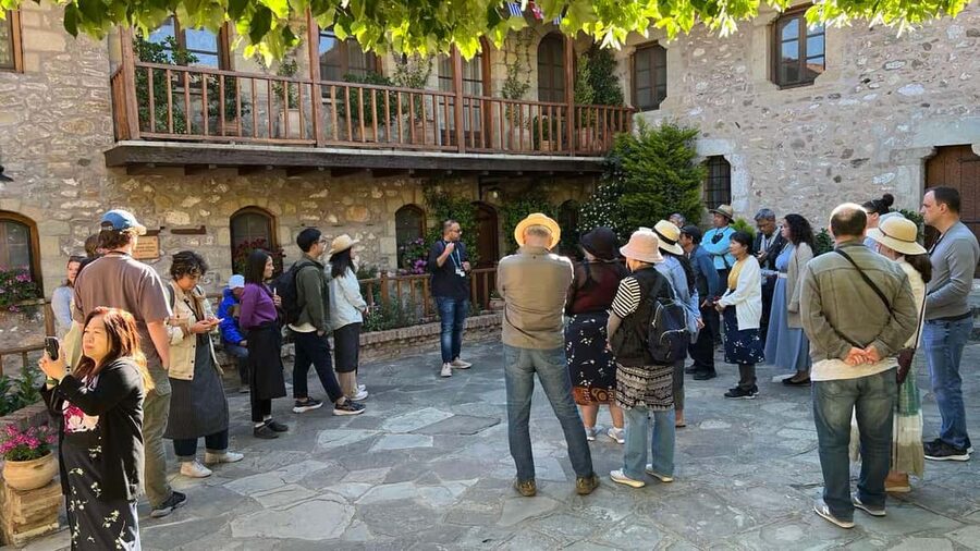 Delphi and Meteora: 2-Day Bus Tour from Athens - Delphi and the Temple of Apollo on day one