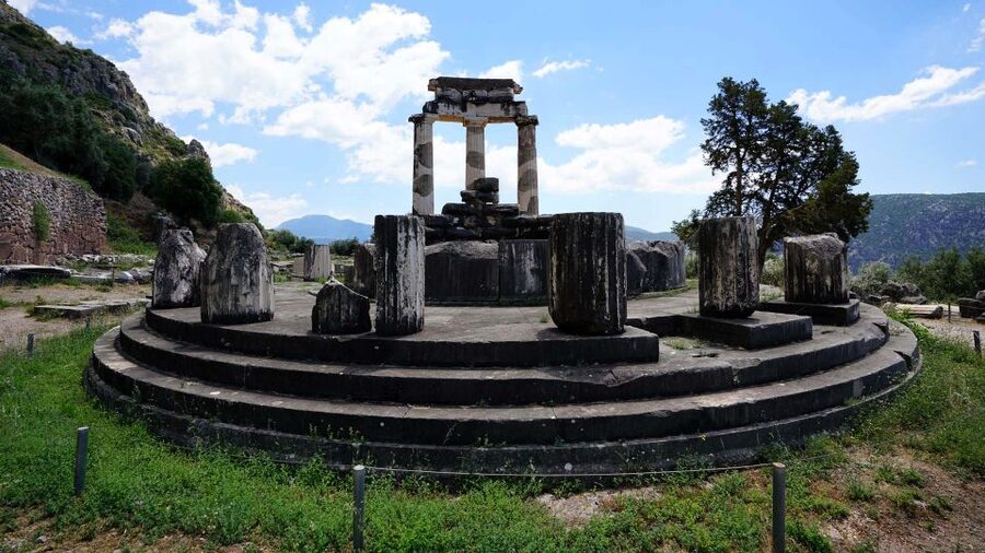 Delphi: Audiovisual self-guided tour with 3D models - Getting to Delphi without included transport