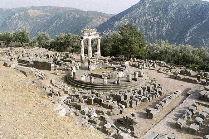 Delphi Full Day Private Tour: Temple of Apollo, Museum, Navel of Earth & Oracle - First look at Delphi Ancient Town