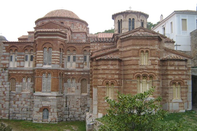 Delphi, Hosios Loukas Monastery full day private tour from Athens - Crossing Mount Parnassus toward Arachova