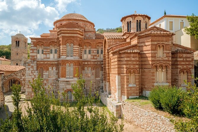 Delphi, Hosios Loukas Monastery full day private tour from Athens - Walking through the sanctuary of Delphi