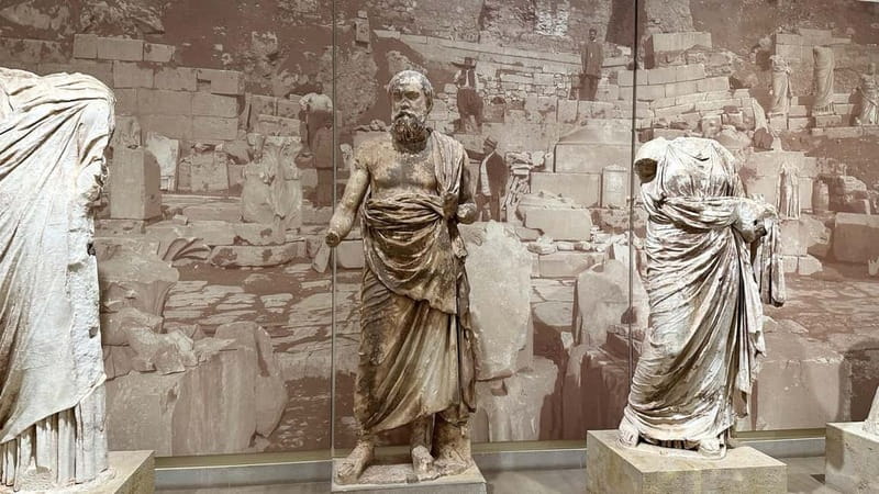 Delphi Navel Of Earth Hosios Loukas Full Day Private Tour - Why this private Delphi route is different