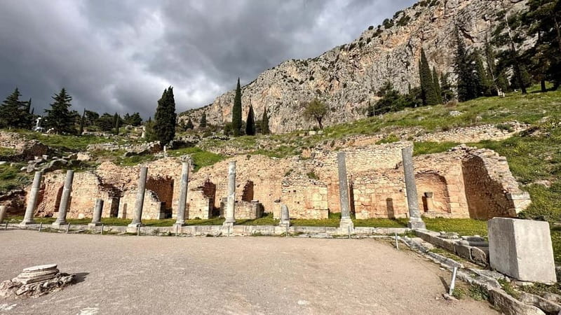 Delphi Navel Of Earth Hosios Loukas Full Day Private Tour - Arachova and lunch in a mountain village