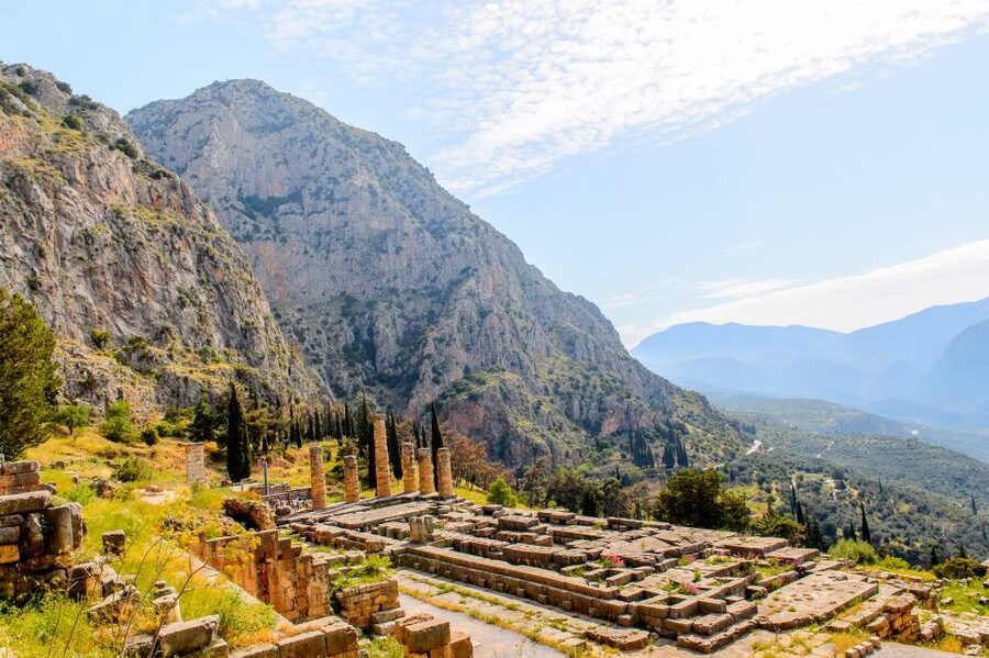 Delphi: Private Day Tour from Athens with Luxurious Vehicle - Lunch in the modern village of Delphi