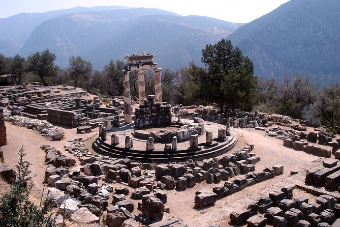Delphi Skip-The-Line Private Tour with Licensed Guide & Admission - The guide makes the difference