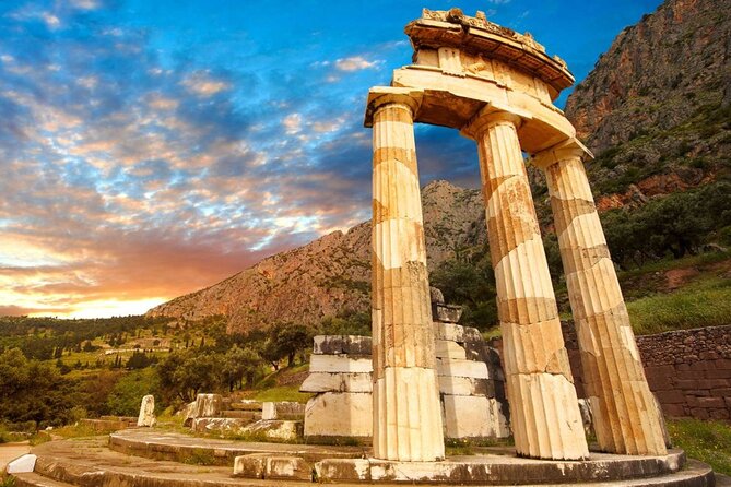 Delphi: Spanish guided one day tour - Leaving Athens at 8:10 in the morning