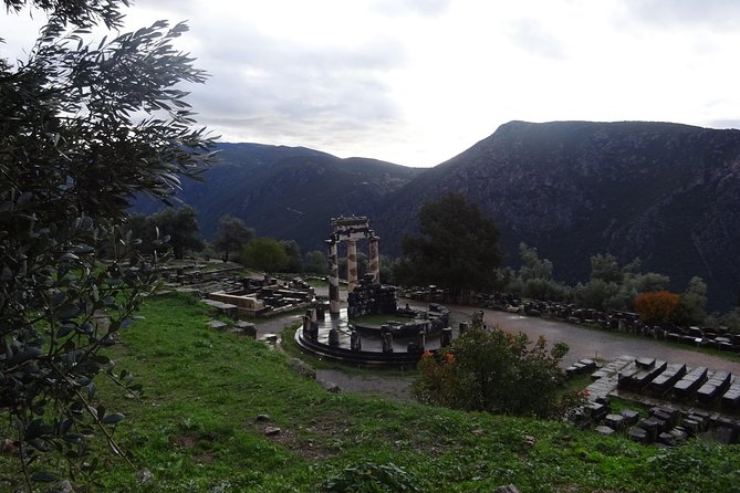 Delphi with Professional English Guide and Transportation - Lunch, free time, and the clock