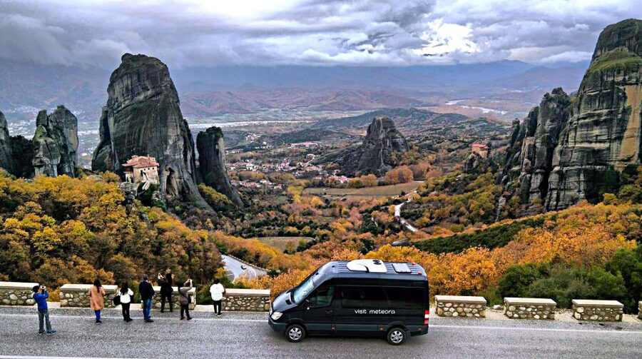 From Athens: 3-Days Meteora with small size local tours - Choosing between the minibus tour and the hike