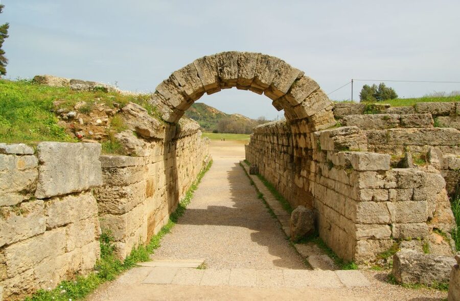 From Athens: 4-Day Peloponnese, Delphi, and Meteora Tour - What this four-day route gives you