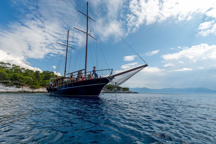 From Athens: Aegina, Agistri and Metopi Day Cruise w/ Lunch - Food, service, and the feel on board