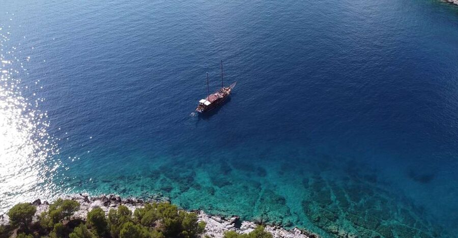 From Athens: Aegina, Agistri and Metopi Day Cruise w/ Lunch - The boat ride across the Saronic Gulf