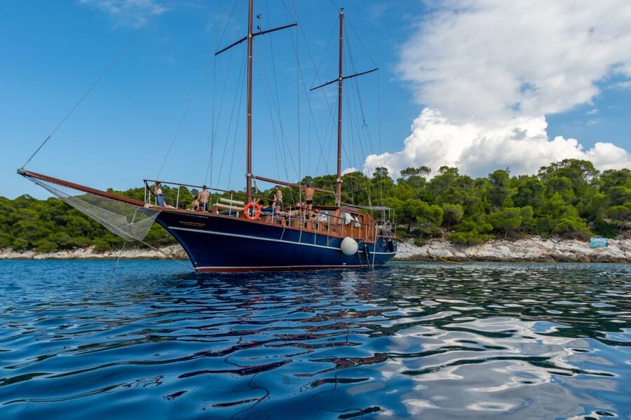 From Athens: Aegina, Agistri and Metopi Day Cruise w/ Lunch - The return sail and Athens drop-off