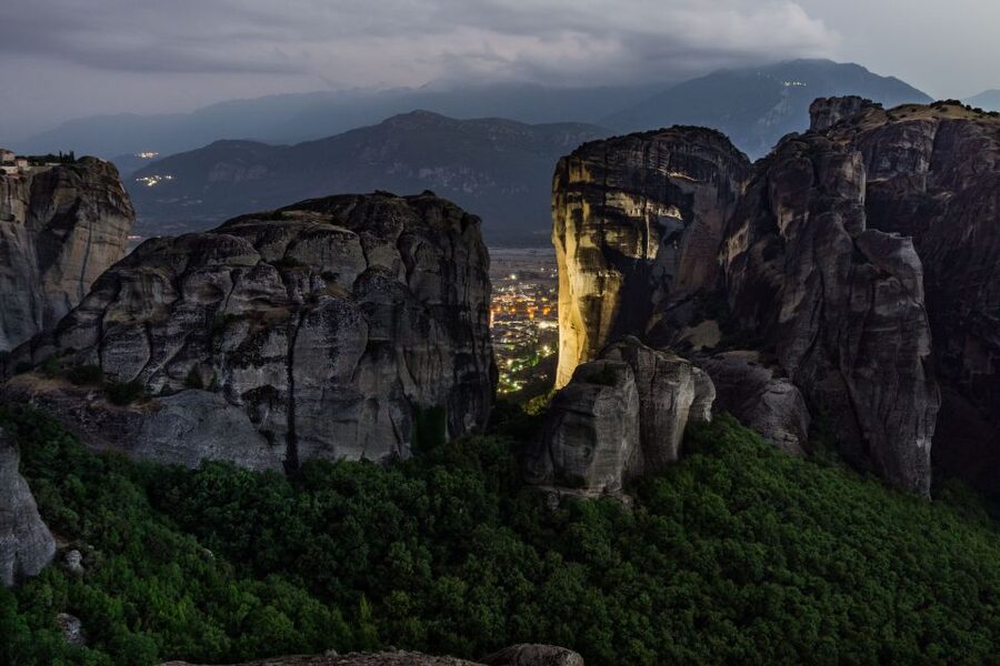 From Athens: Delphi and Meteora 2-Day Tour with Hotel - Exploring Delphi and the Temple of Apollo