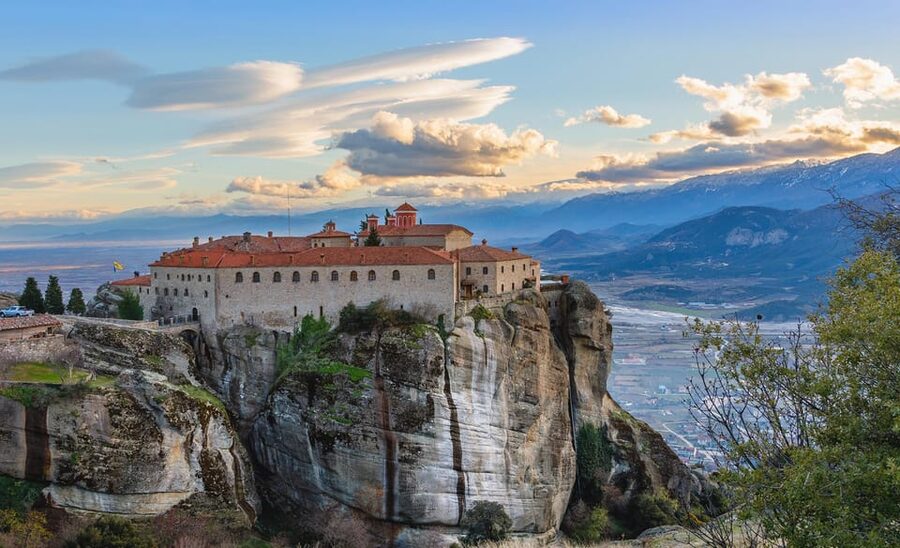 From Athens: Meteora Full-Day Trip with Guide on Luxury Bus - The return trip and the real cost of the day