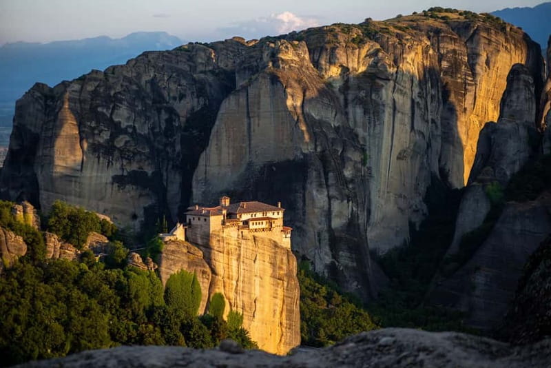 From Athens: Meteora Monasteries and Hermit Caves Tour - Lunch in Kastraki beneath the rocks