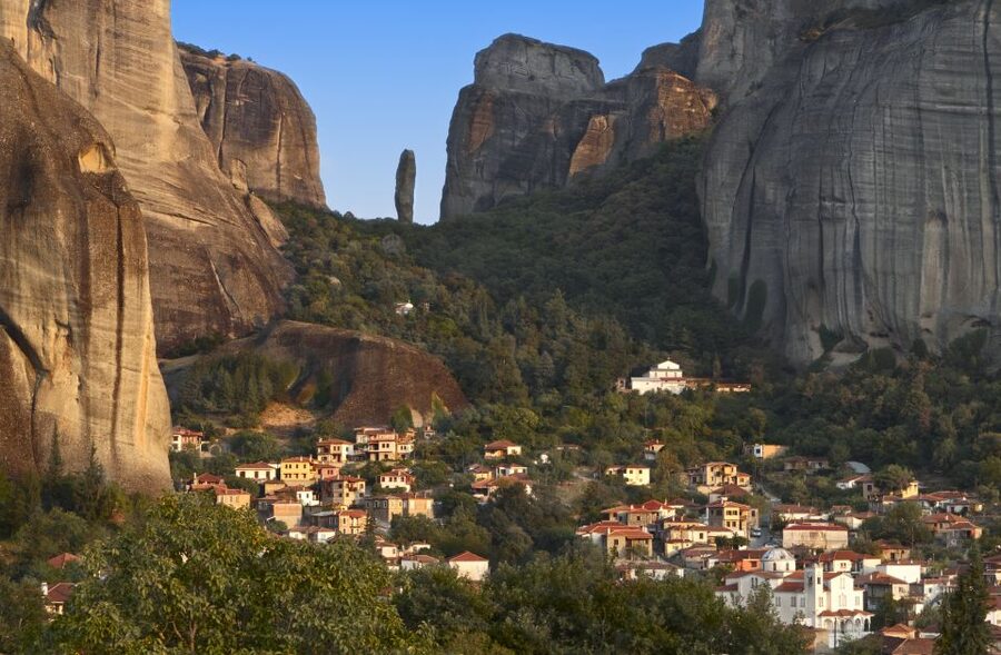 From Athens: Private Day Tour to Meteora and Thermopylae - What private transport adds to the day