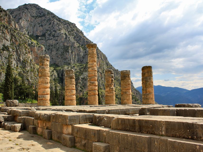 From Athens: Private Delphi and Thermopylae Guided Day Trip - Delphi Museum’s sculptures and symbols