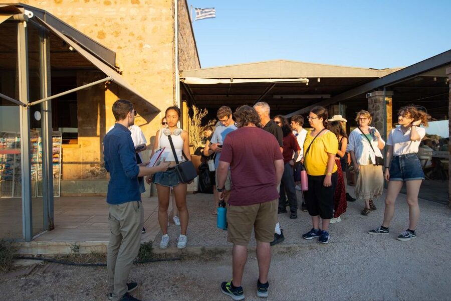 From Athens: Temple of Poseidon & Cape Sounion Half-Day Tour - Guide style and the independent site visit