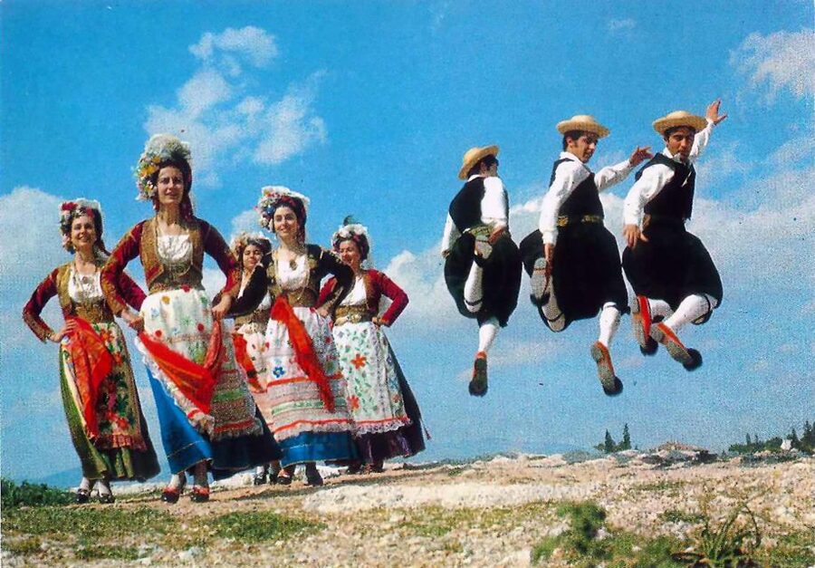 Greek dance lessons - Key points to know before you book