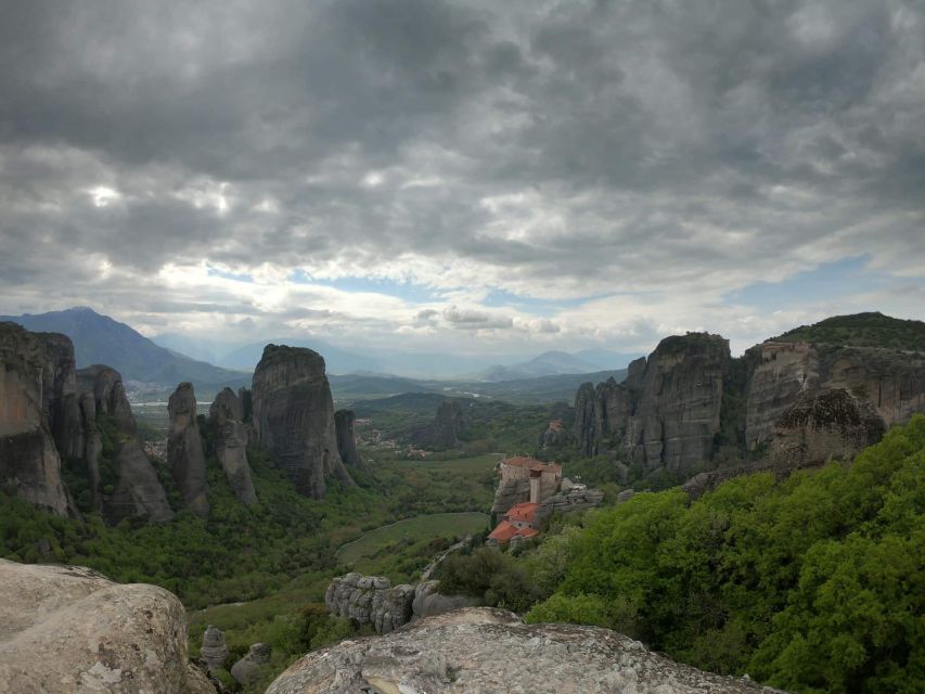 Kalabaka: Meteora Monasteries Minibus Tour with Photo Stops - Who should book this Meteora tour?