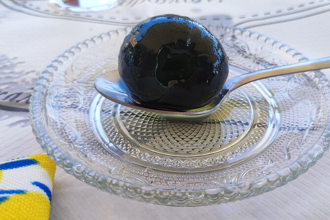 Local Home Cooking – A Taste of the Greek Islands in Athens - Finishing with cocoa mossaiko