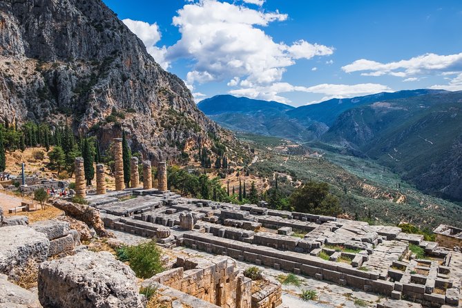 Mercedes Private Tour to Delphi and Arachova - Why Delphi makes this an excellent Athens day trip