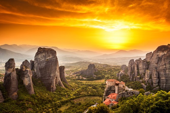 Mercedes Private Tour to Meteora, Delphi and Thermopylae - First sight of Meteora’s giant rock pillars
